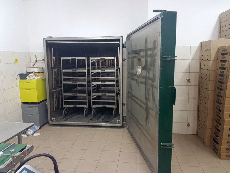 Parný sterilizačný autokláv s vákuovou komorou