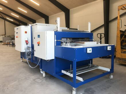 Poloautomatický baliaci stroj