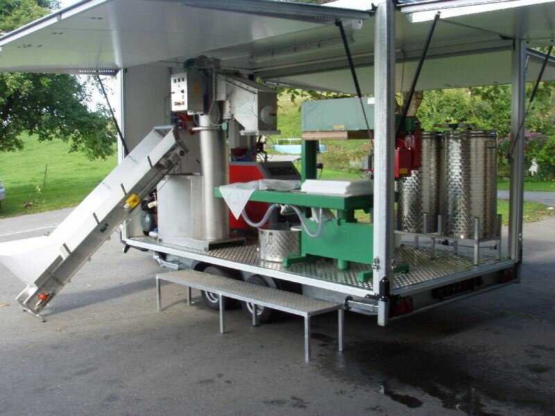 Mobilná komerčná muštáreň 500 l/hodina Mobilná komerčná muštáreň 500 l/hodina